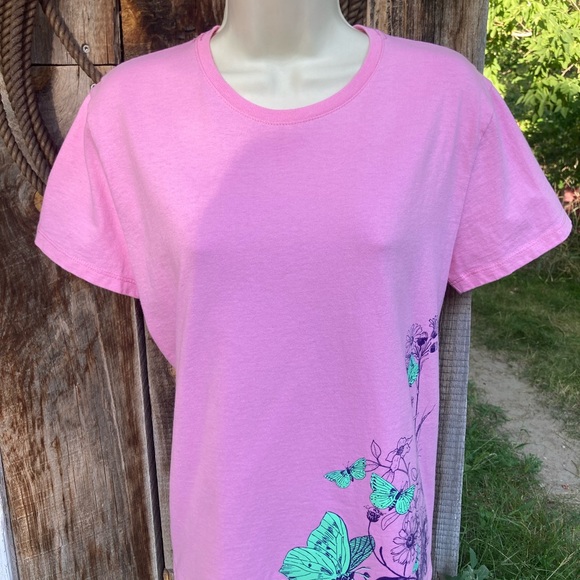 Petty Butterfly C Port & Company pink 100% cotton woman’s tee size medium. - Picture 2 of 4